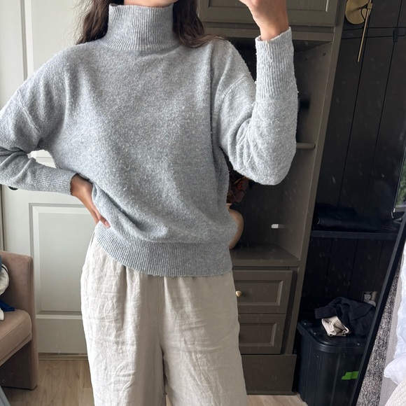 Cozy Gray INDUSTRY soft Turtleneck Sweater - Picture 1 of 6